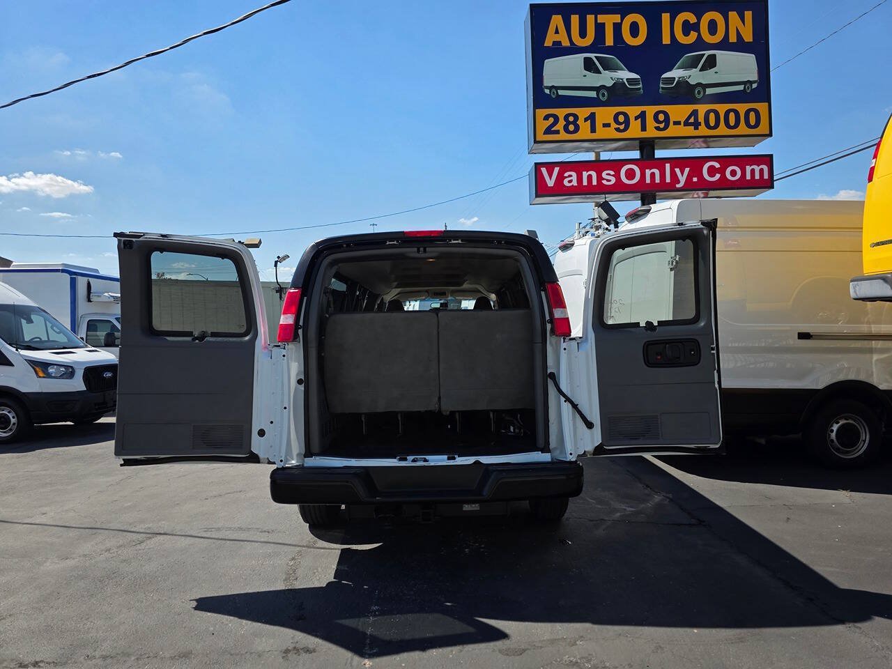 Used 2022 Chevrolet Express 3500 LS RWD image 22