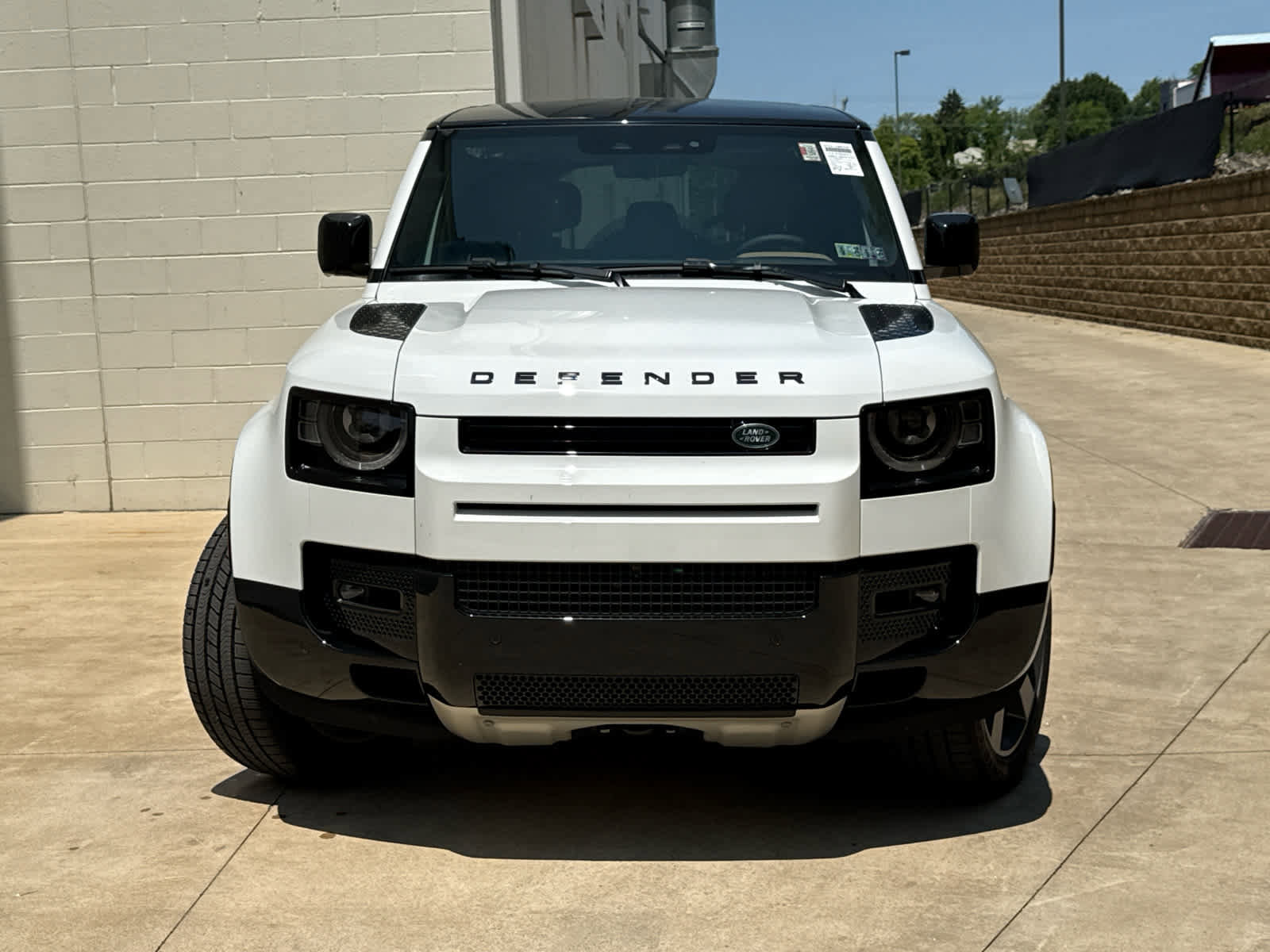 New 2025 Land Rover Defender 110 V8 image 2