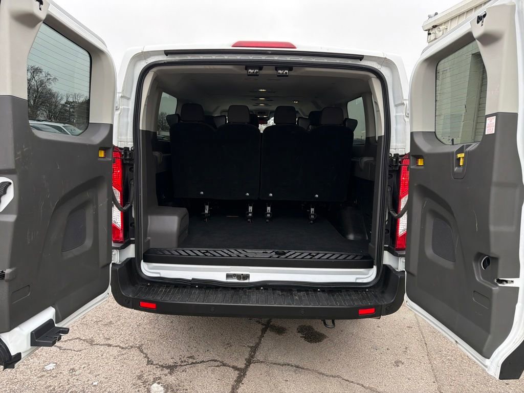 Used 2023 Ford Transit 350 XLT image 27