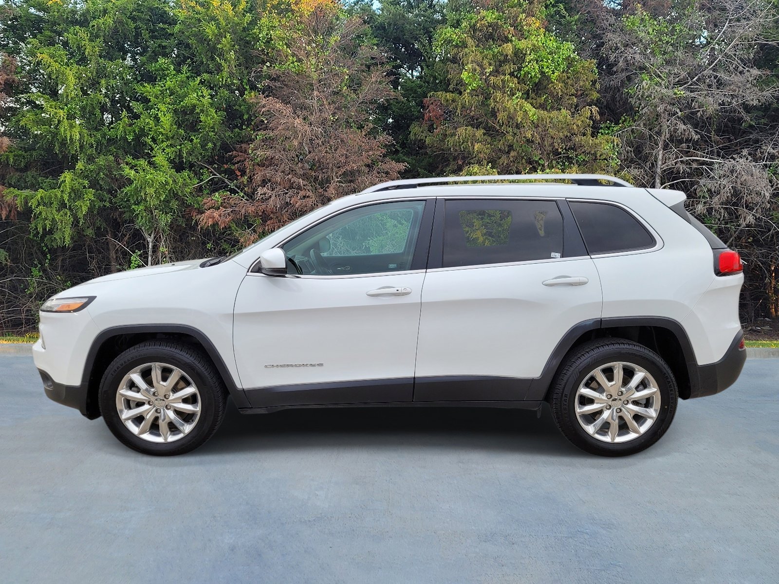 Used 2016 Jeep Cherokee Limited image 21