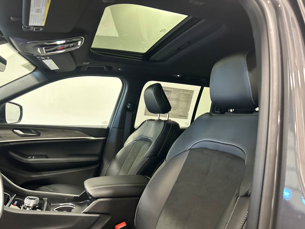 New 2026 Jeep Grand Cherokee Altitude image 15