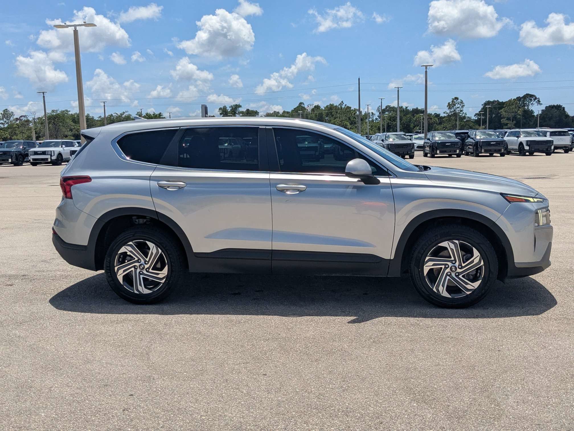 Used 2021 Hyundai Santa Fe SE FWD image 4
