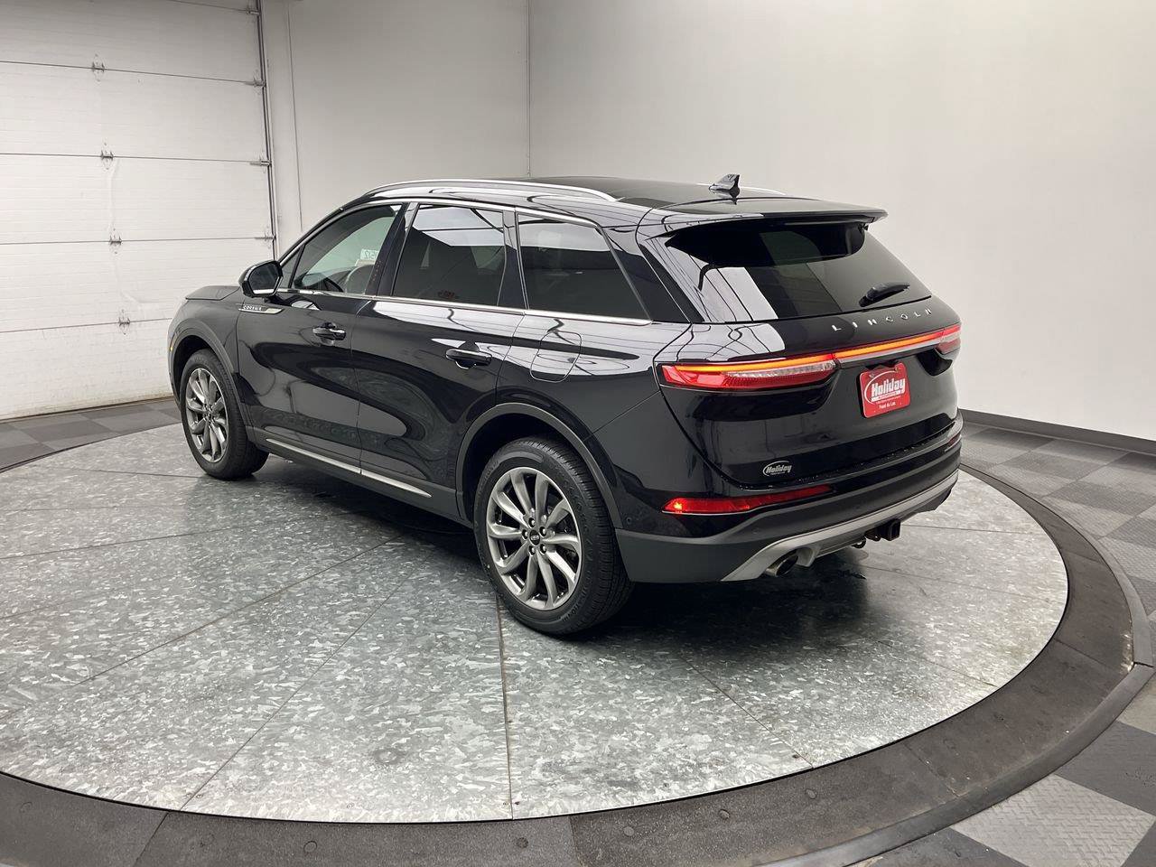 Used 2022 Lincoln Corsair AWD w/ Premium Package image 2