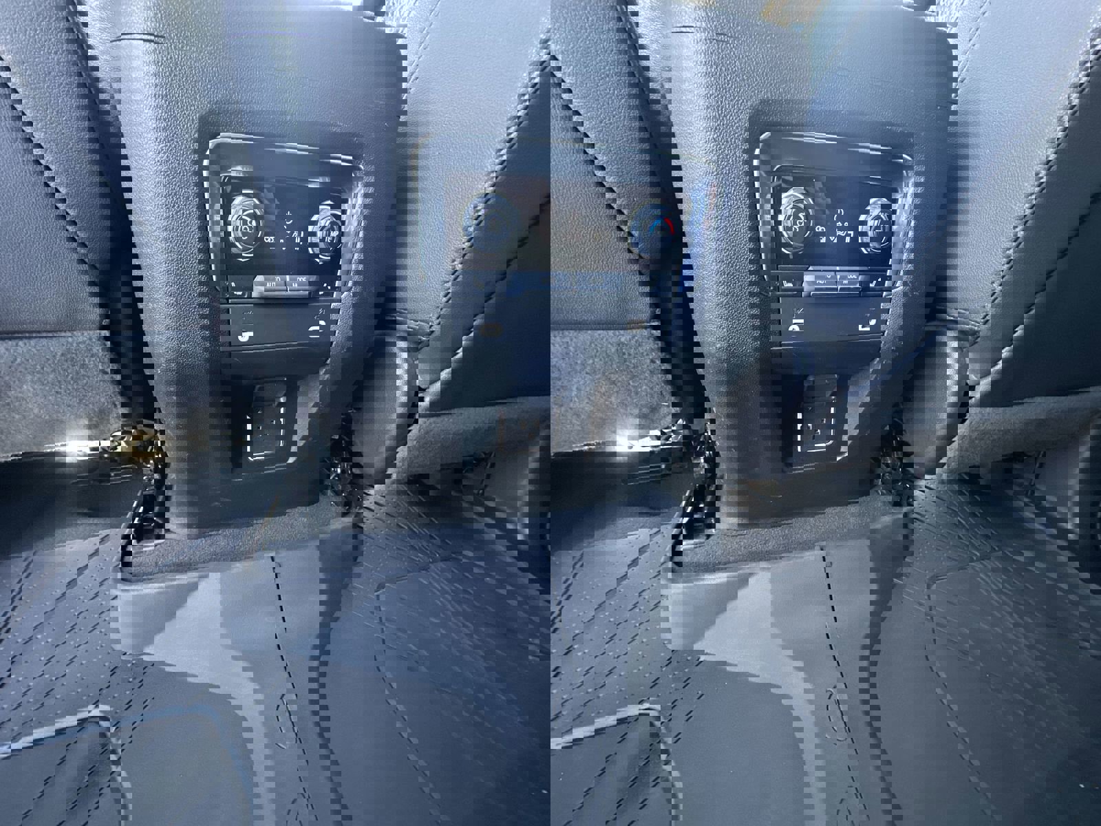 Used 2023 Chevrolet Suburban LT w/ LT Signature Package image 21