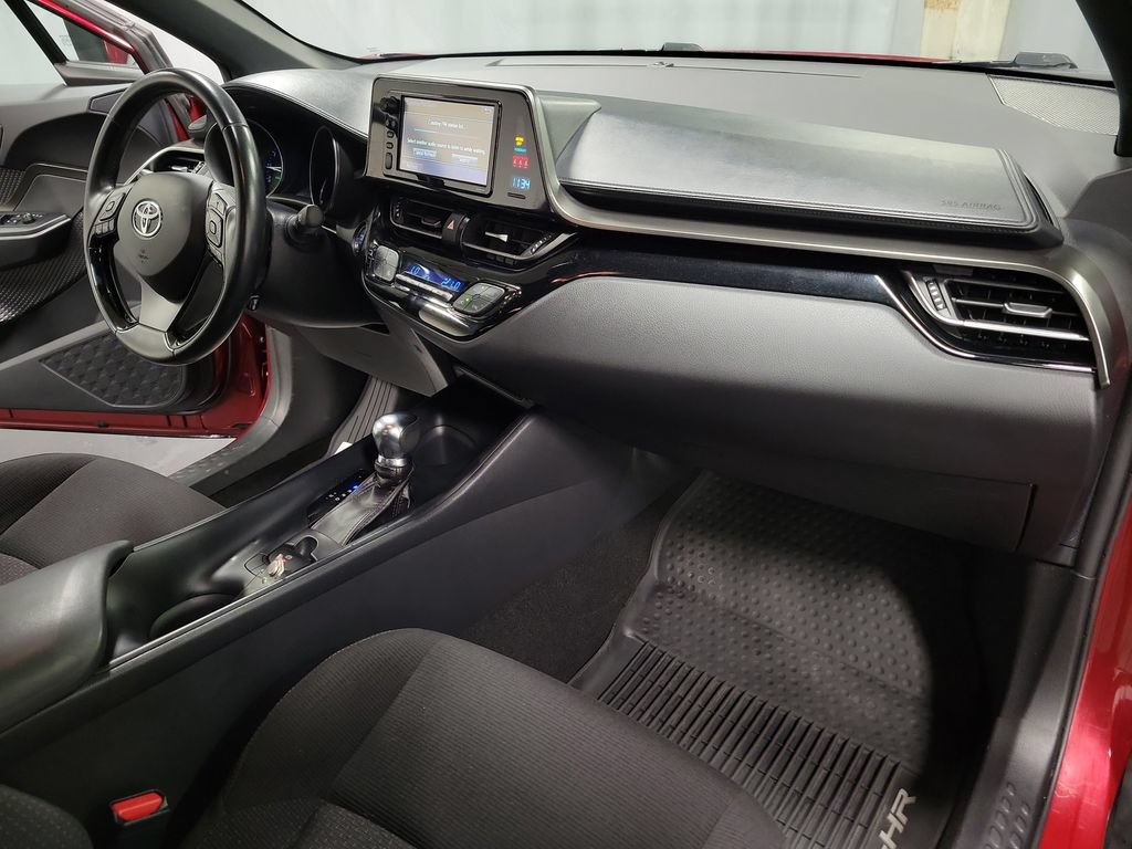 Used 2018 Toyota C-HR XLE FWD image 31
