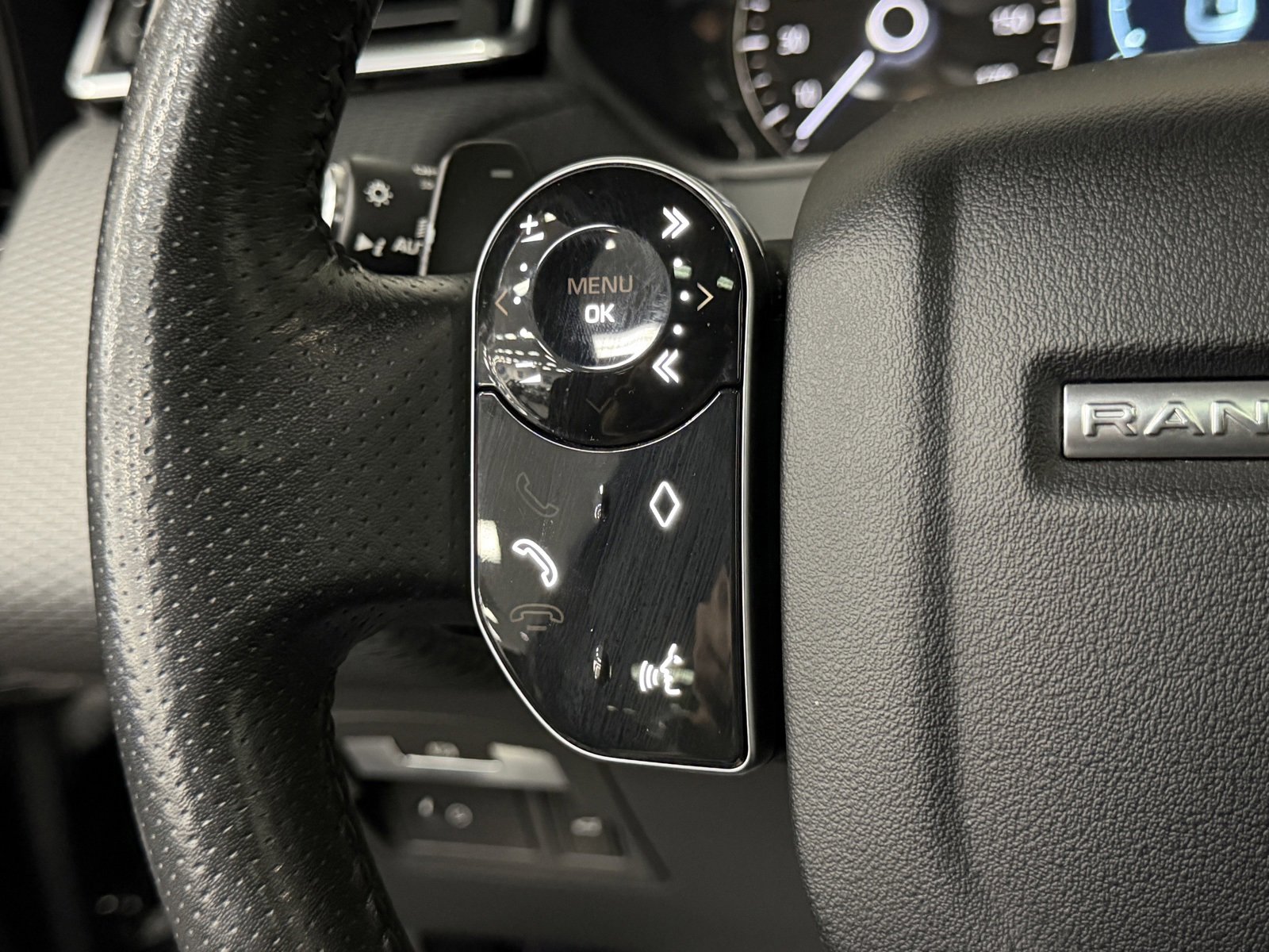 Used 2019 Land Rover Range Rover Velar S image 28