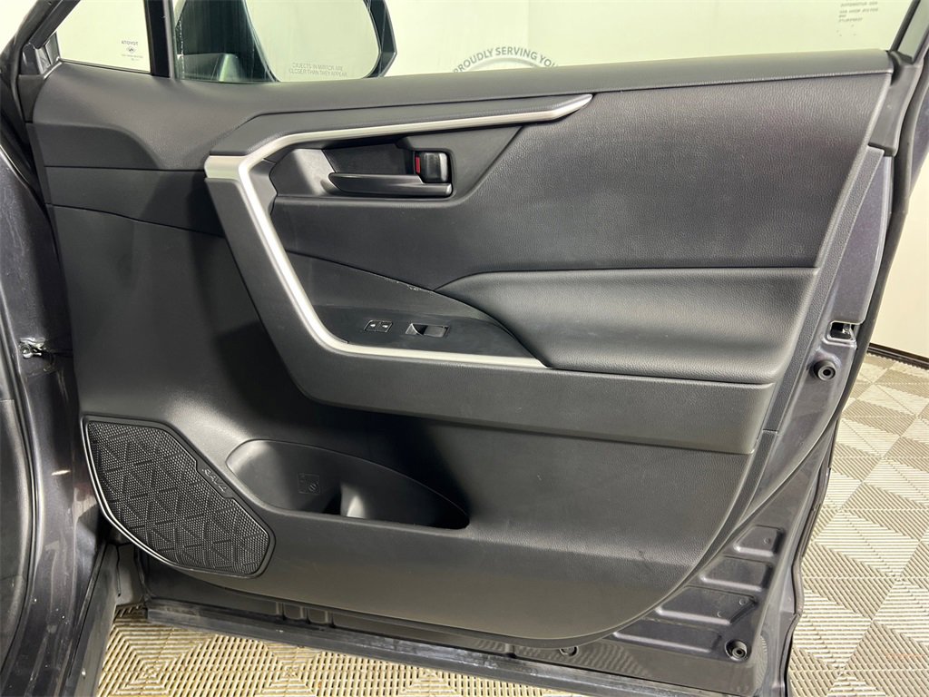 Used 2022 Toyota RAV4 LE image 13