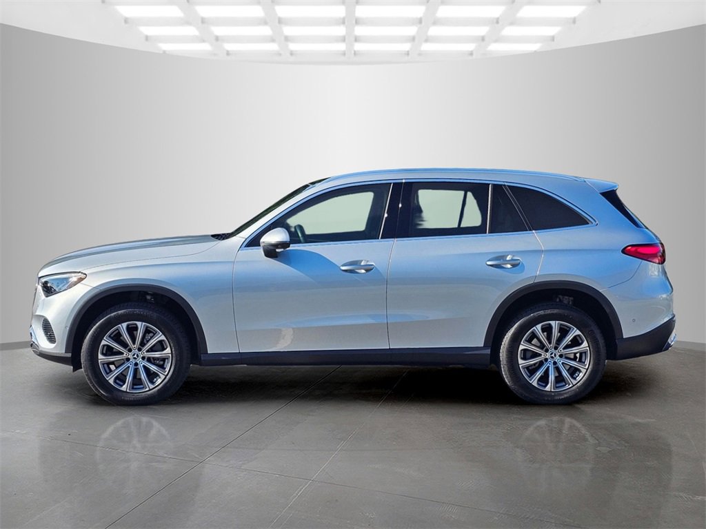 Used 2025 Mercedes-Benz GLC 300 image 3