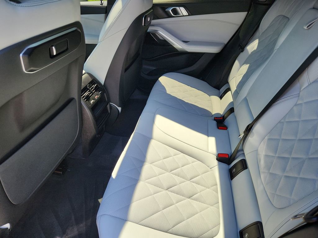 Used 2025 BMW X6 xDrive40i w/ Parking Assistance Package AWD/4WD image 5