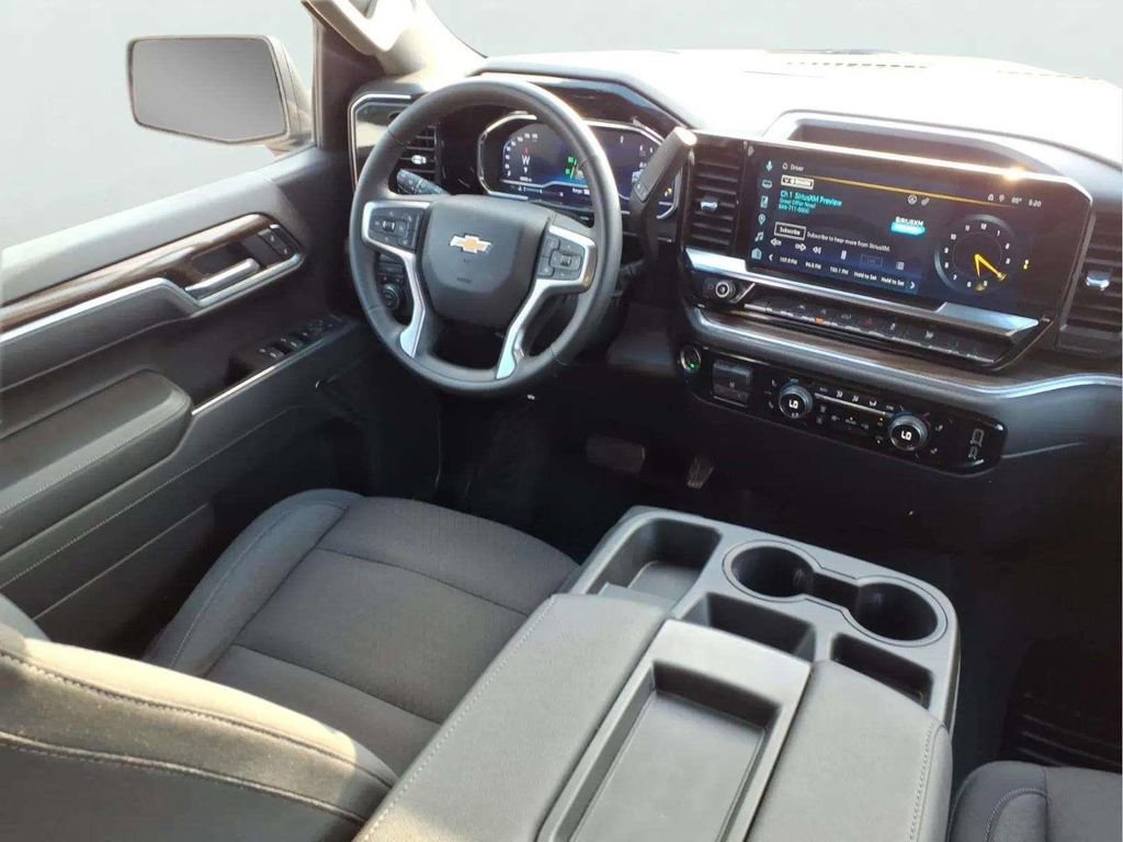 Used 2025 Chevrolet Silverado 1500 LT AWD/4WD image 10