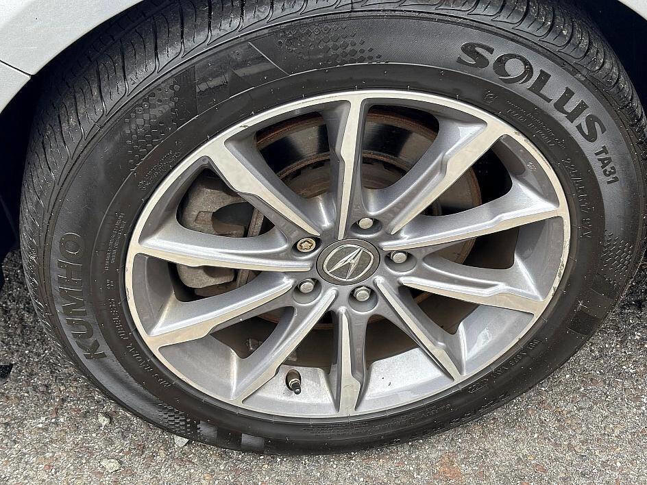 Used 2019 Acura TLX image 9
