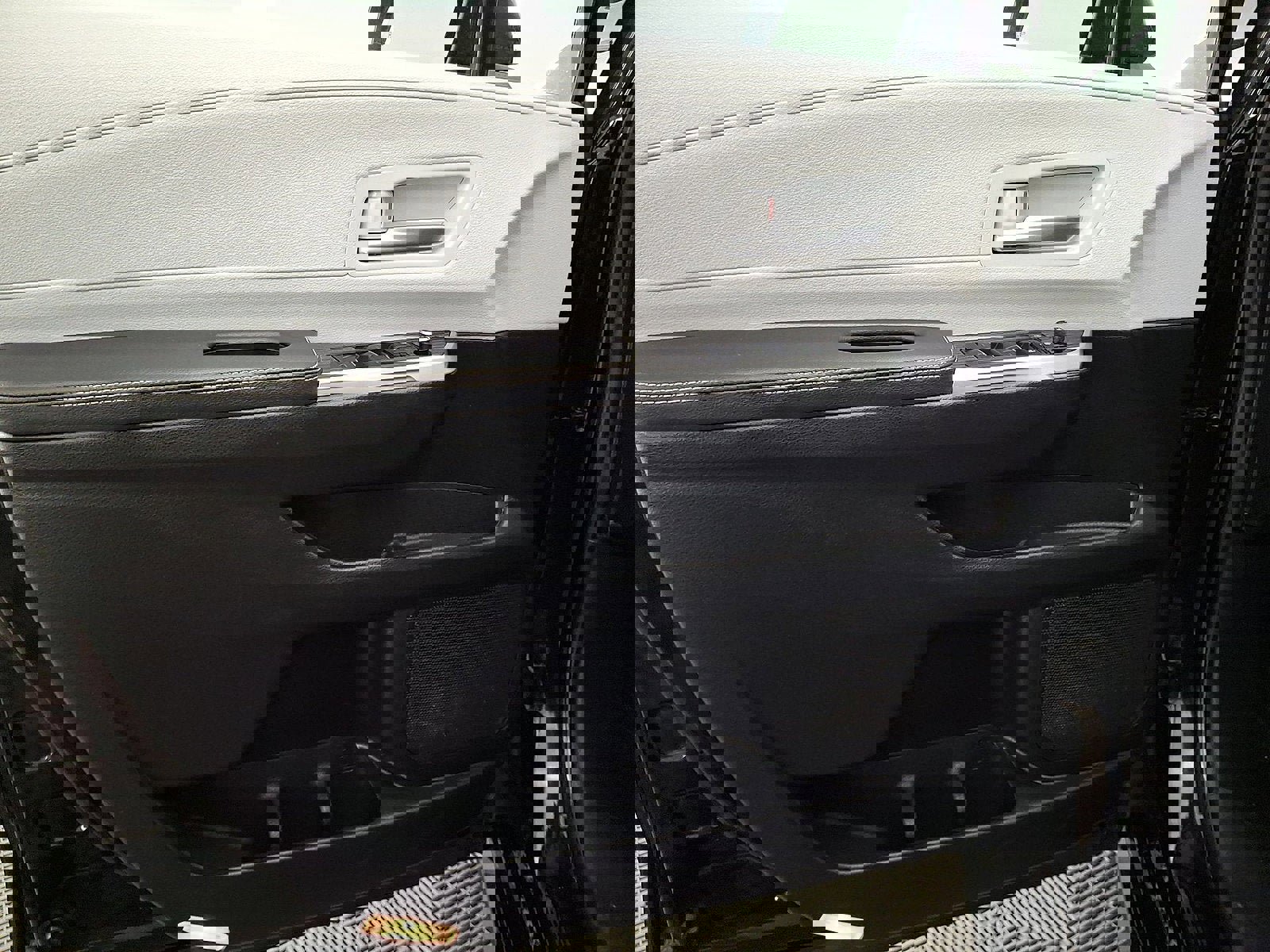 Used 2025 Toyota Sienna XSE w/ XSE Plus Package image 10