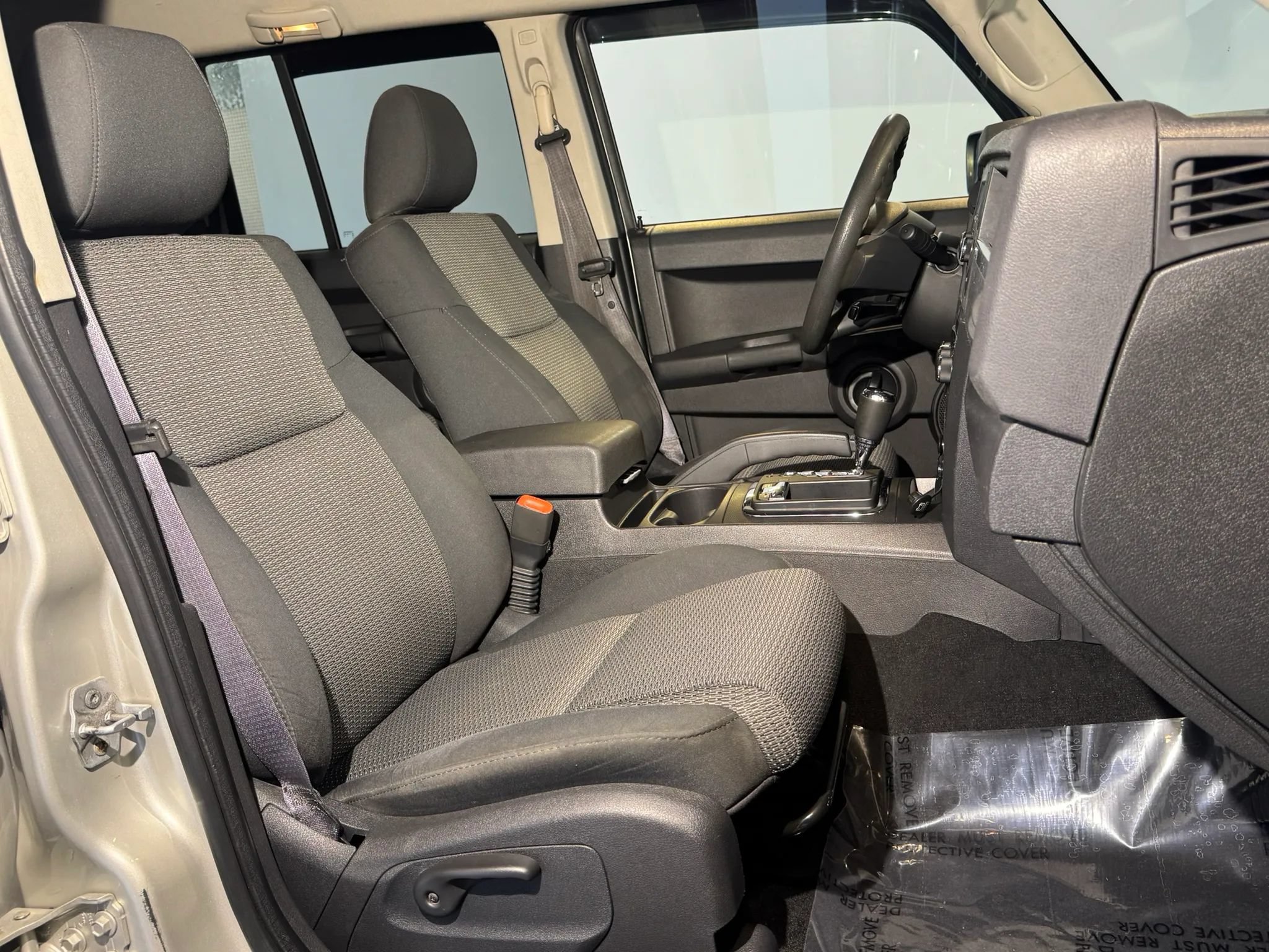 Used 2008 Jeep Commander Sport AWD/4WD image 18