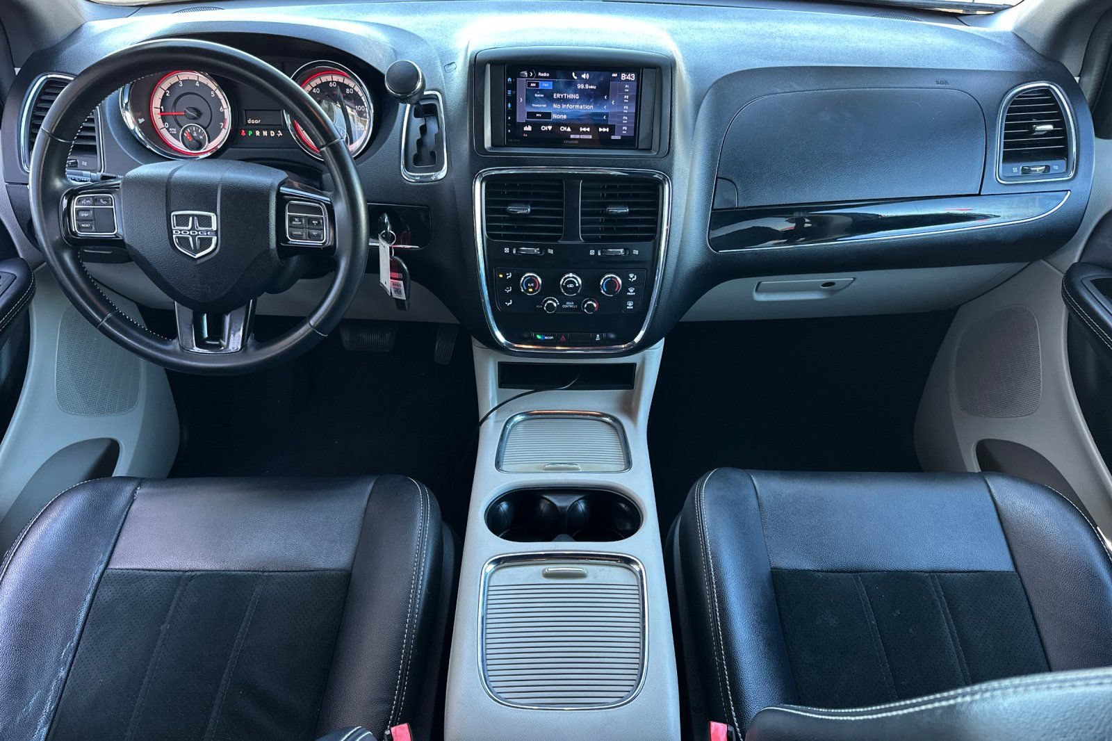 Used 2017 Dodge Grand Caravan SXT FWD image 10
