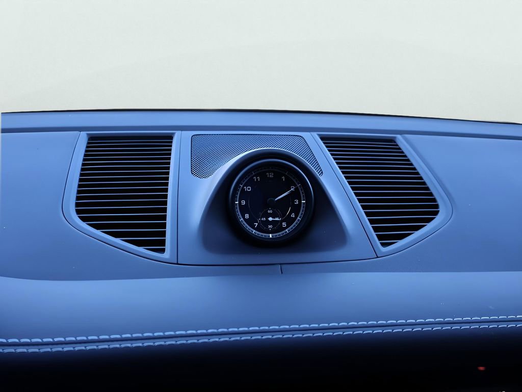 Certified 2024 Porsche Macan image 22