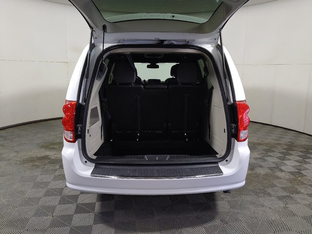Used 2019 Dodge Grand Caravan SXT w/ Driver Convenience Group image 29