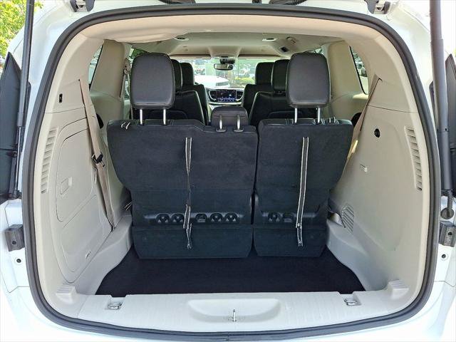 Certified 2022 Chrysler Pacifica Touring-L FWD image 29