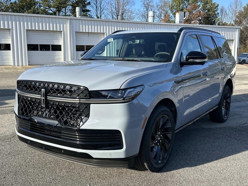 New 2025 Lincoln Navigator Reserve w/ Jet Appearance Package image 3