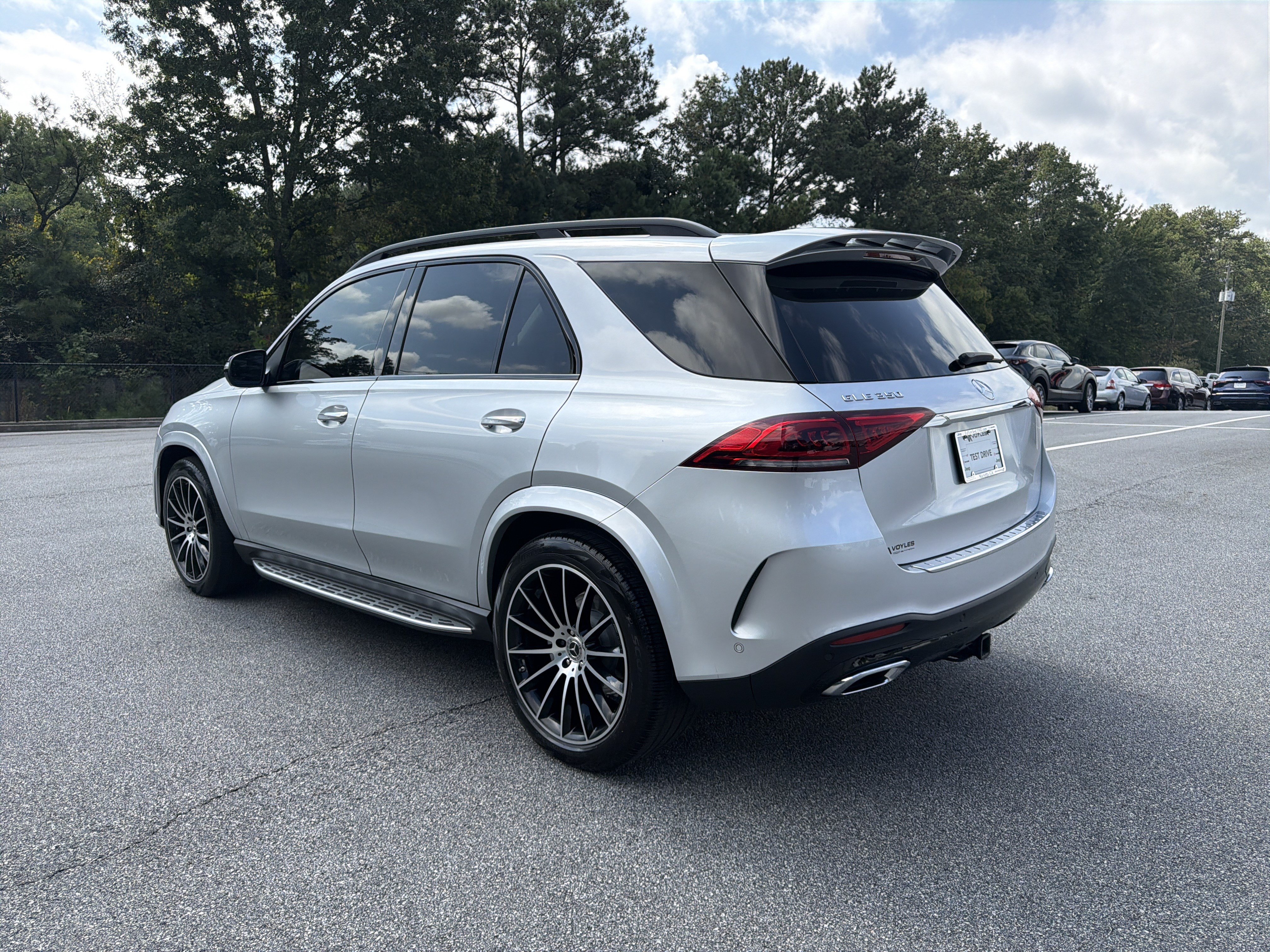 Used 2021 Mercedes-Benz GLE 350 w/ AMG Line Exterior image 6