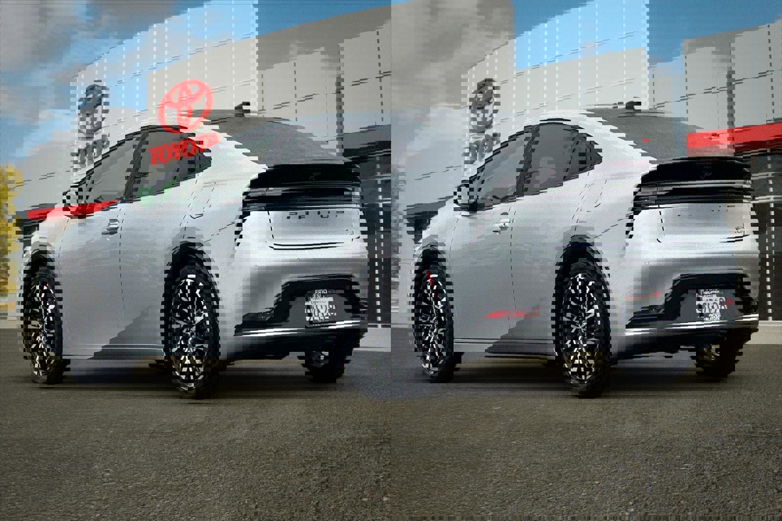 Used 2025 Toyota Prius SE image 5