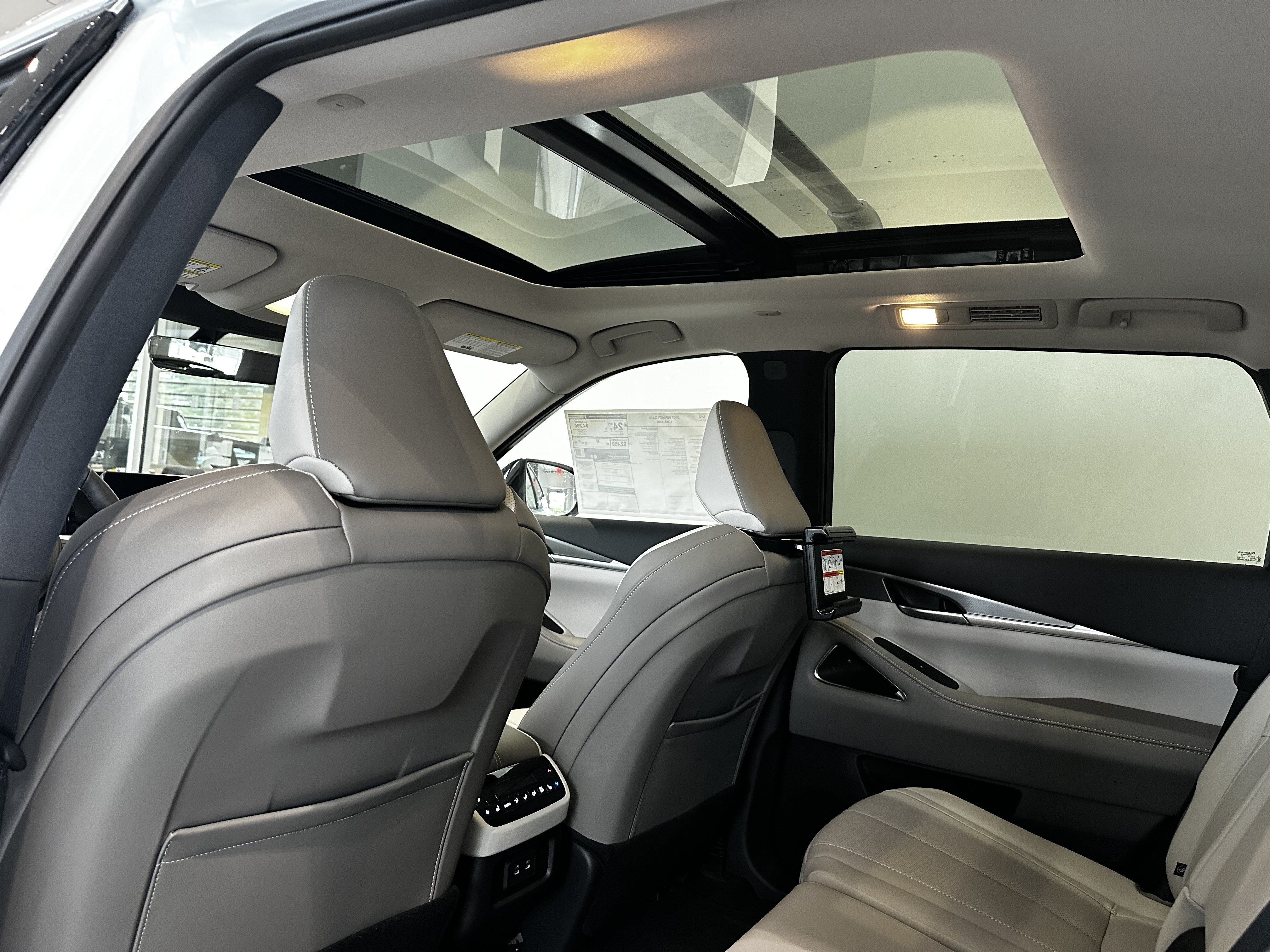 New 2027 INFINITI QX60 Luxe w/ Family Package AWD/4WD image 14