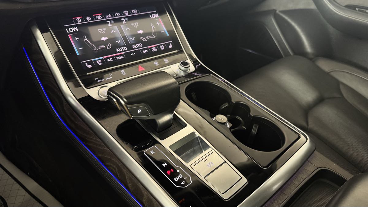 Used 2019 Audi Q8 Prestige w/ Luxury Package AWD/4WD image 21