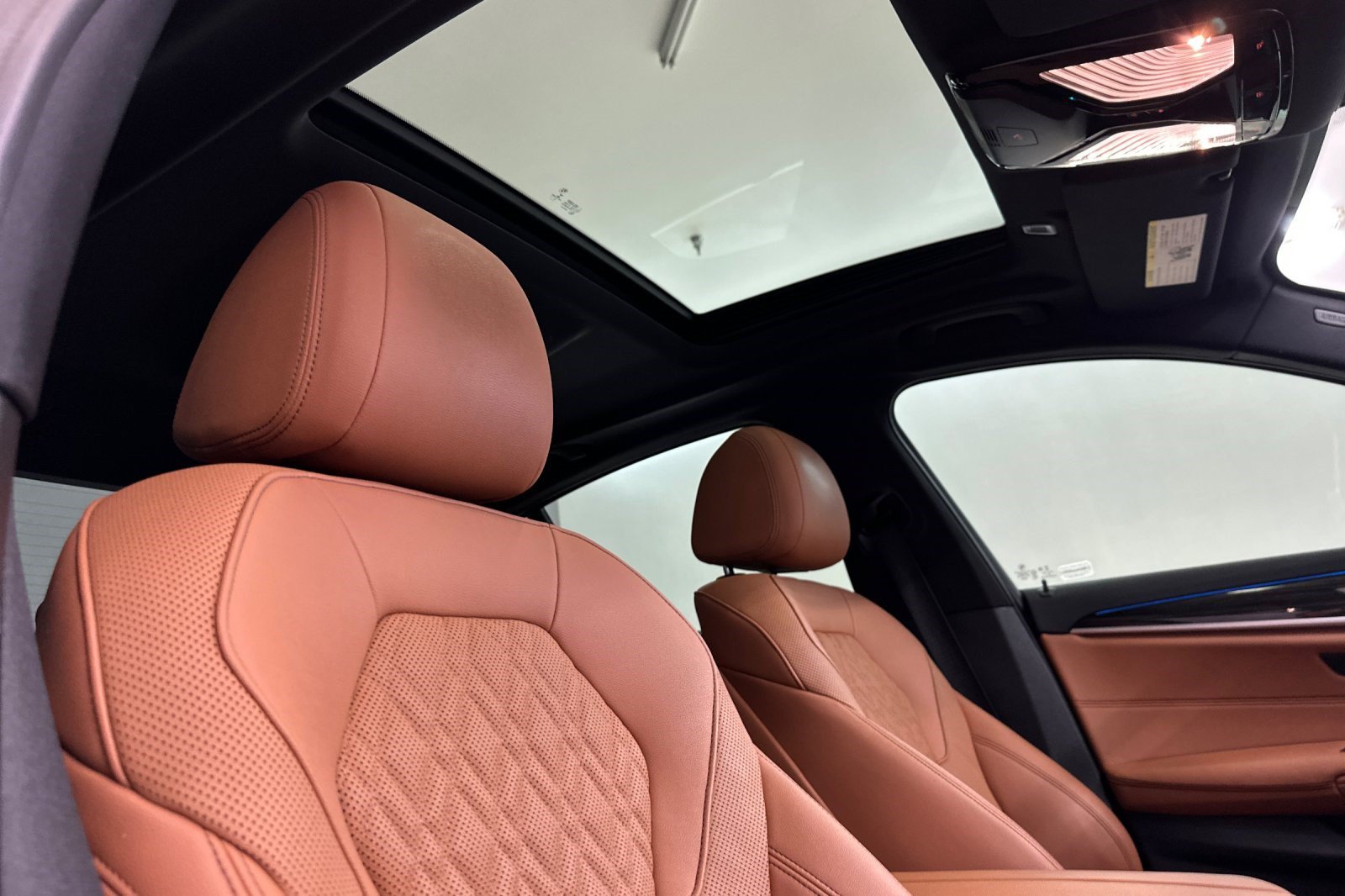 Certified 2023 BMW 530e w/ Convenience Package RWD image 25