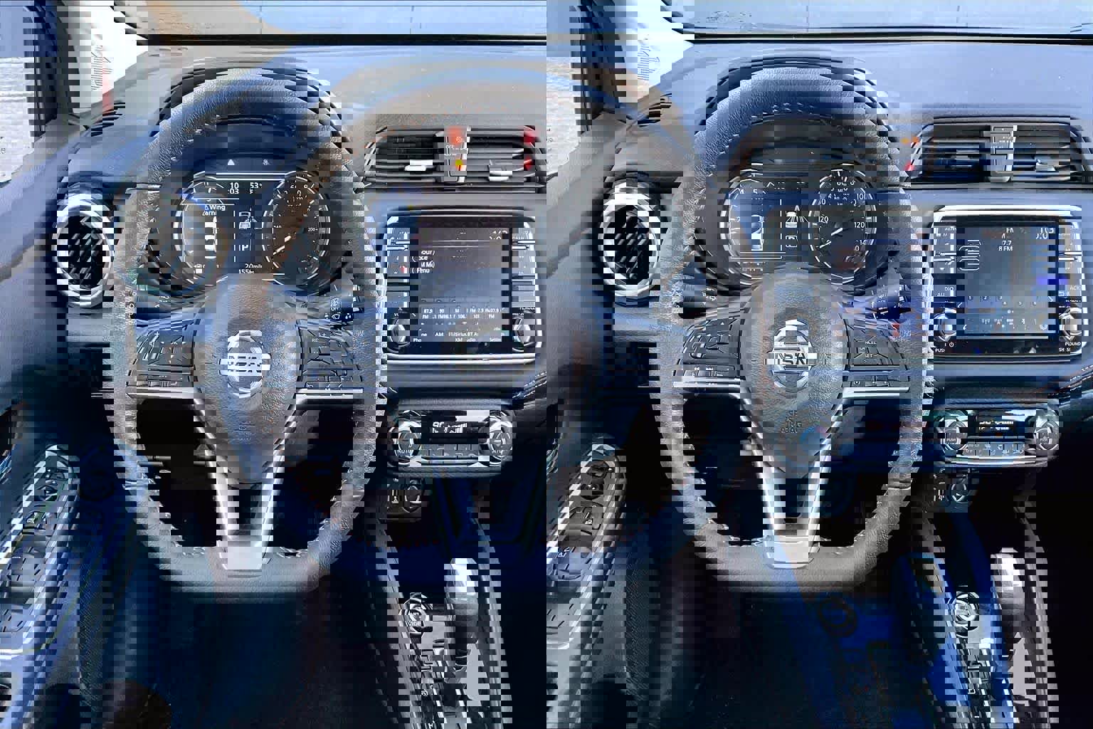 Used 2022 Nissan Versa SR w/ Trunk Package image 5