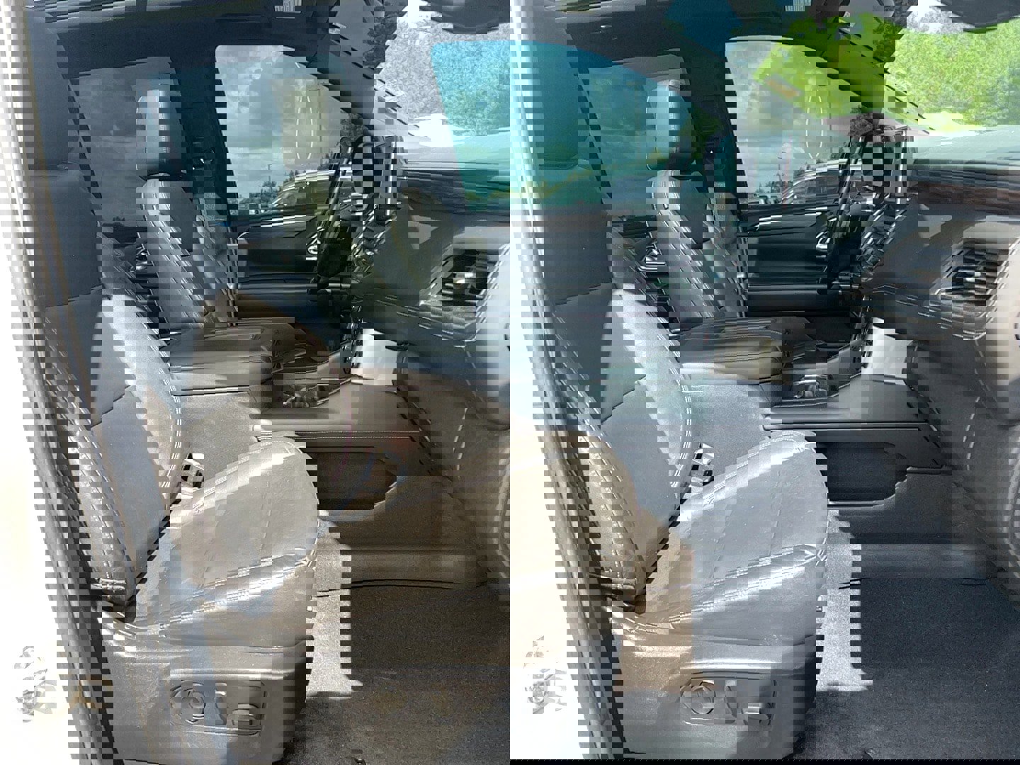 Used 2021 Chevrolet Tahoe Z71 w/ Z71 Signature Package image 24