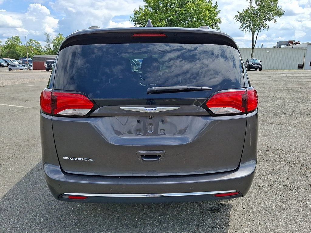 Used 2018 Chrysler Pacifica Touring-L FWD image 8