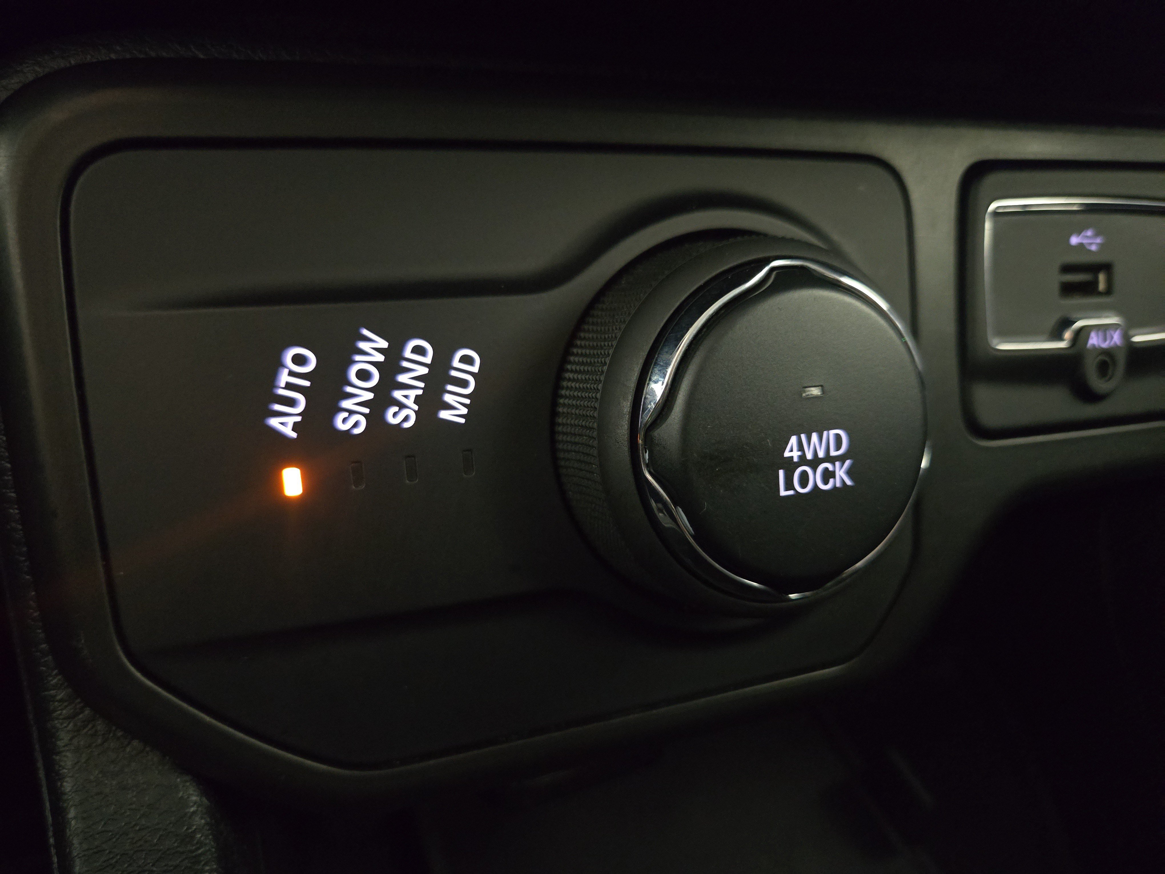 Used 2020 Jeep Renegade Latitude w/ Cold Weather Group AWD/4WD image 28