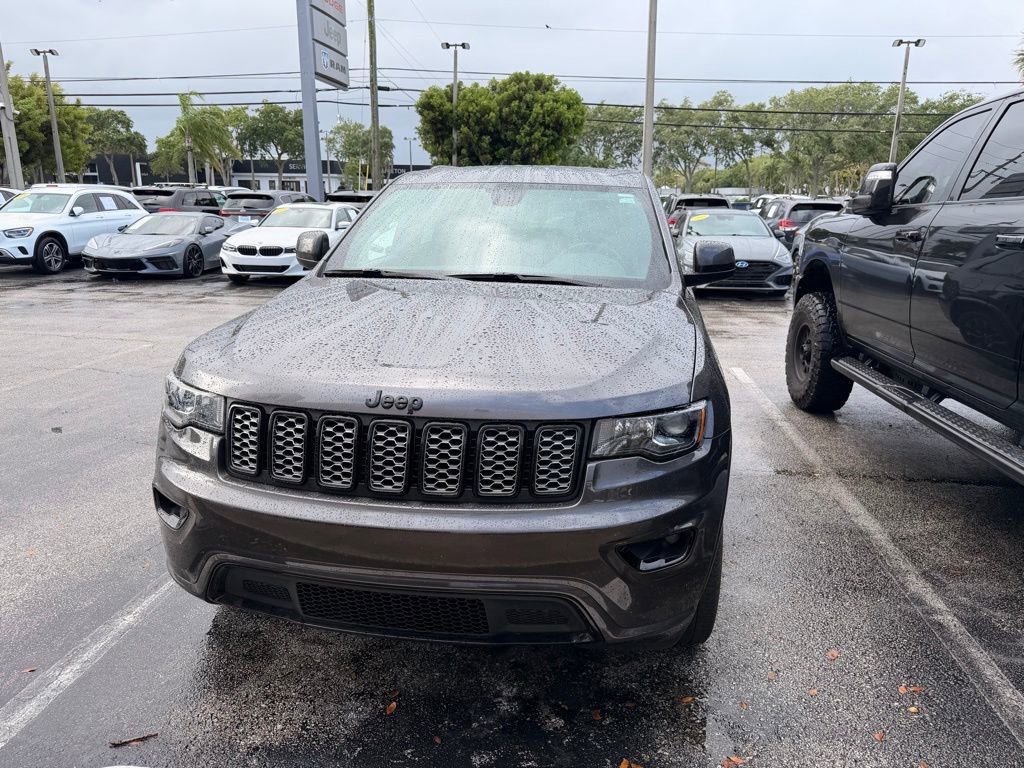 Used 2021 Jeep Grand Cherokee Laredo X image 2