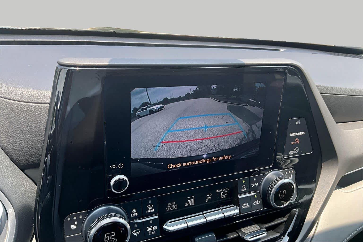 Used 2023 Toyota Highlander XLE AWD/4WD image 27
