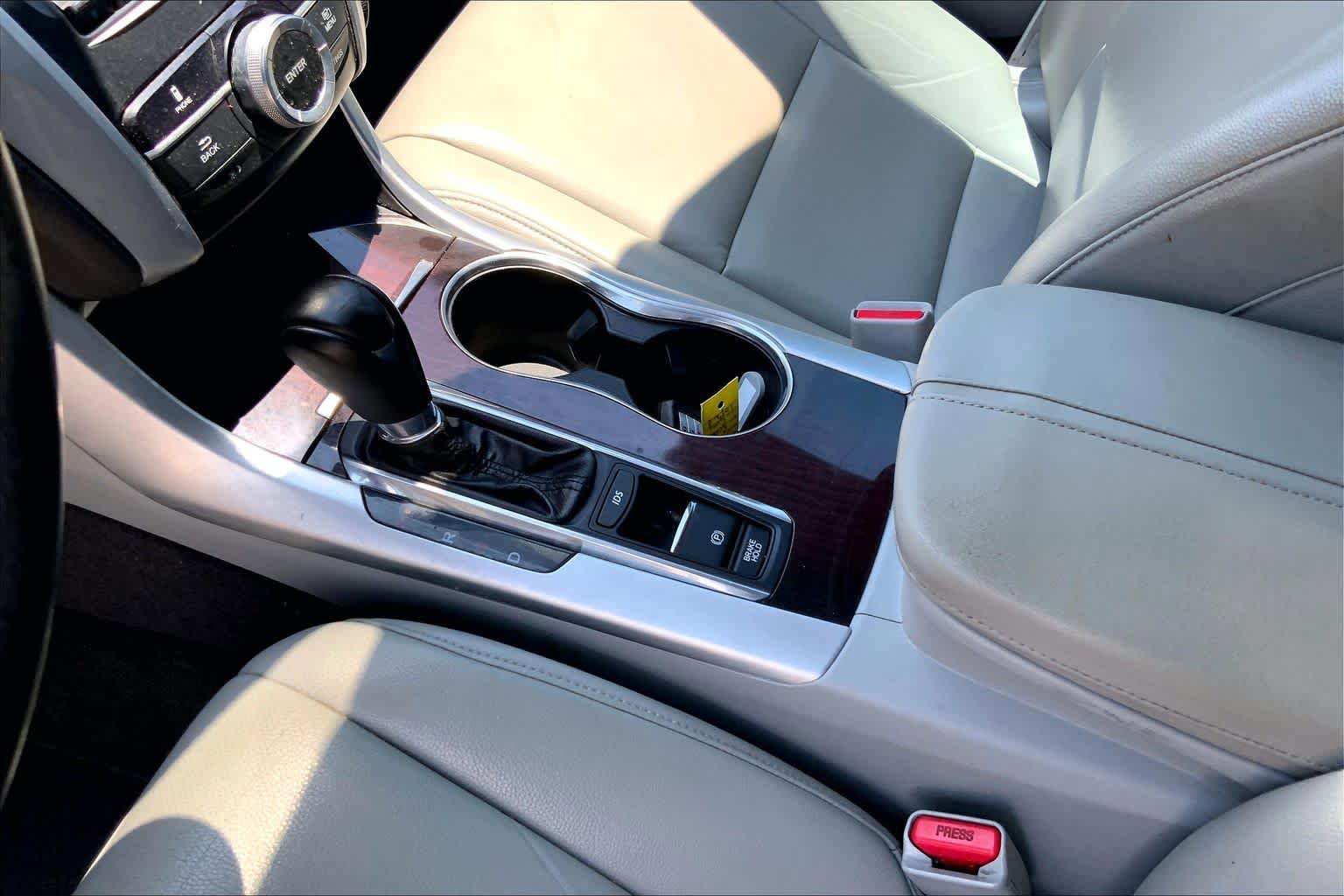 Used 2017 Acura TLX FWD image 17