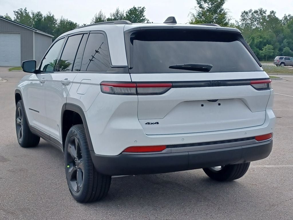New 2026 Jeep Grand Cherokee Limited w/ Limited Altitude Package AWD/4WD image 3