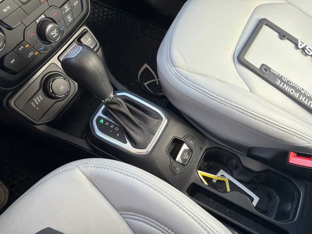 Used 2023 Jeep Renegade Latitude AWD/4WD image 12