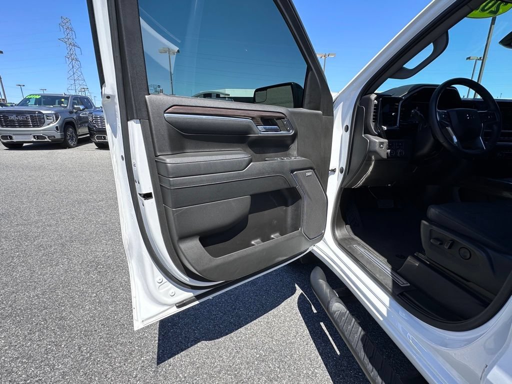 Used 2024 Chevrolet Silverado 1500 RST w/ Redline Edition AWD/4WD image 23