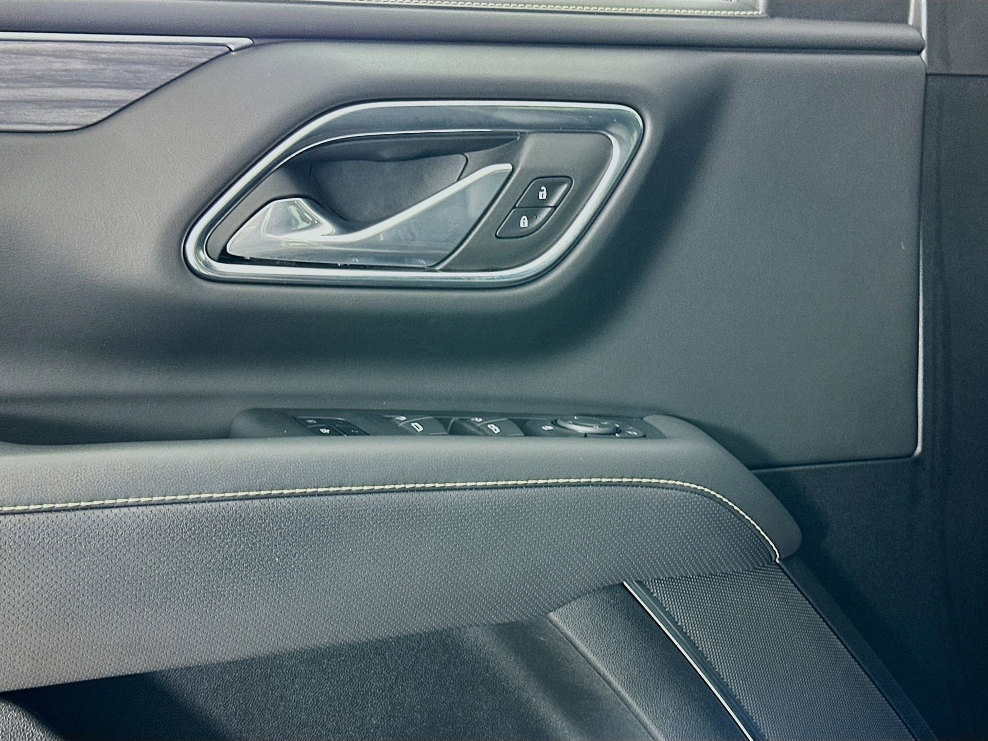 Used 2023 GMC Yukon XL SLT w/ LPO, Floor Liner Package image 19