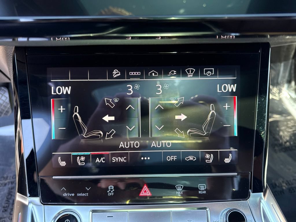 Used 2022 Audi e-tron Prestige AWD/4WD image 18