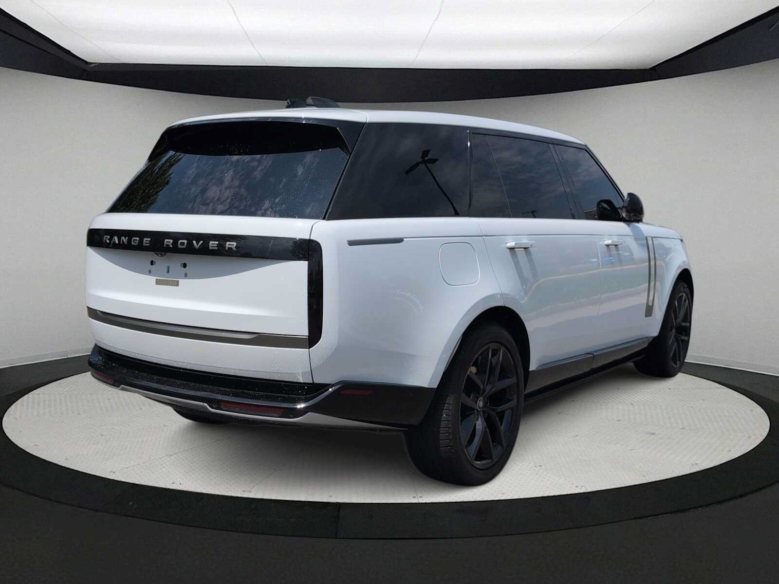 Used 2024 Land Rover Range Rover Long Wheelbase SE AWD/4WD image 8
