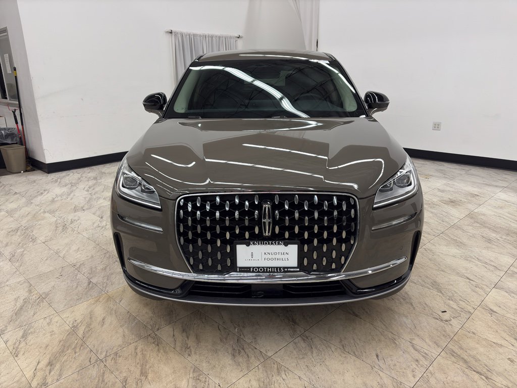 Used 2025 Lincoln Corsair Reserve w/ Rear Removable Package Tray image 2