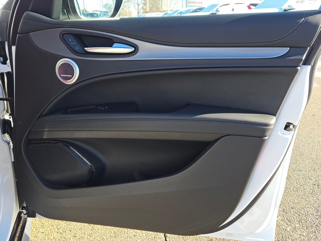Used 2024 Alfa Romeo Stelvio Veloce image 8