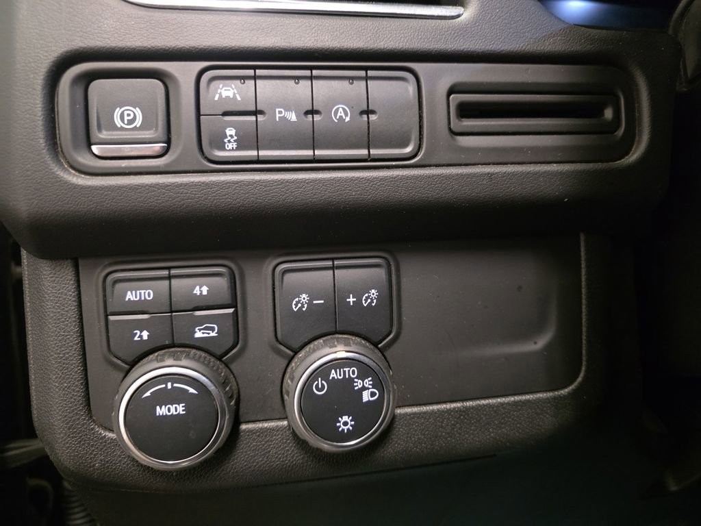 Used 2024 Chevrolet Suburban LT AWD/4WD image 18