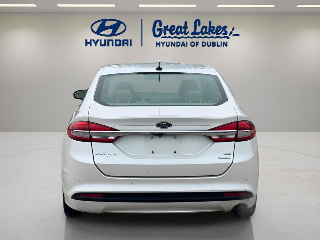Used 2017 Ford Fusion SE w/ Fusion SE Technology Package image 4
