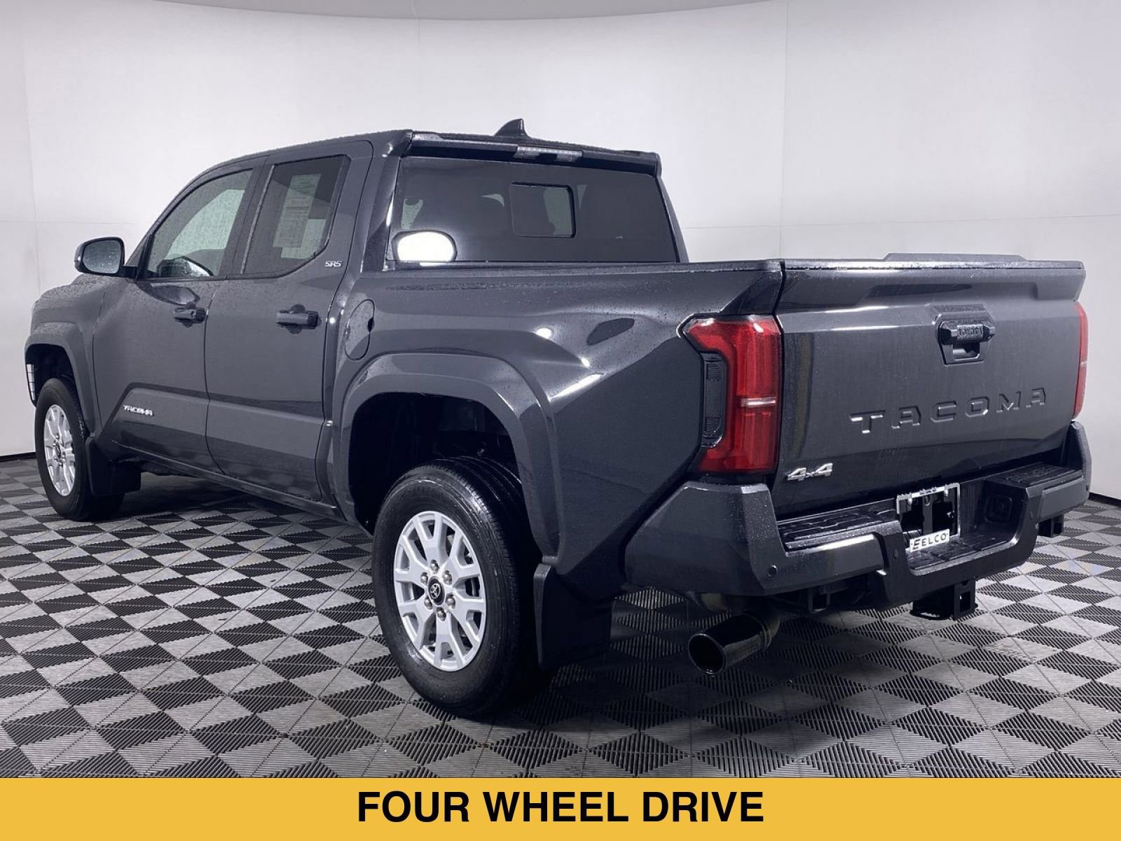 Used 2025 Toyota Tacoma SR5 w/ SR5 Upgrade Package AWD/4WD image 53