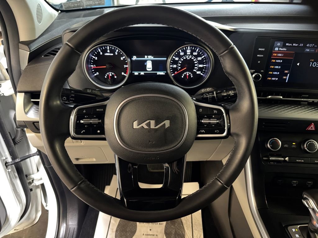 Used 2024 Kia Carnival LX image 15