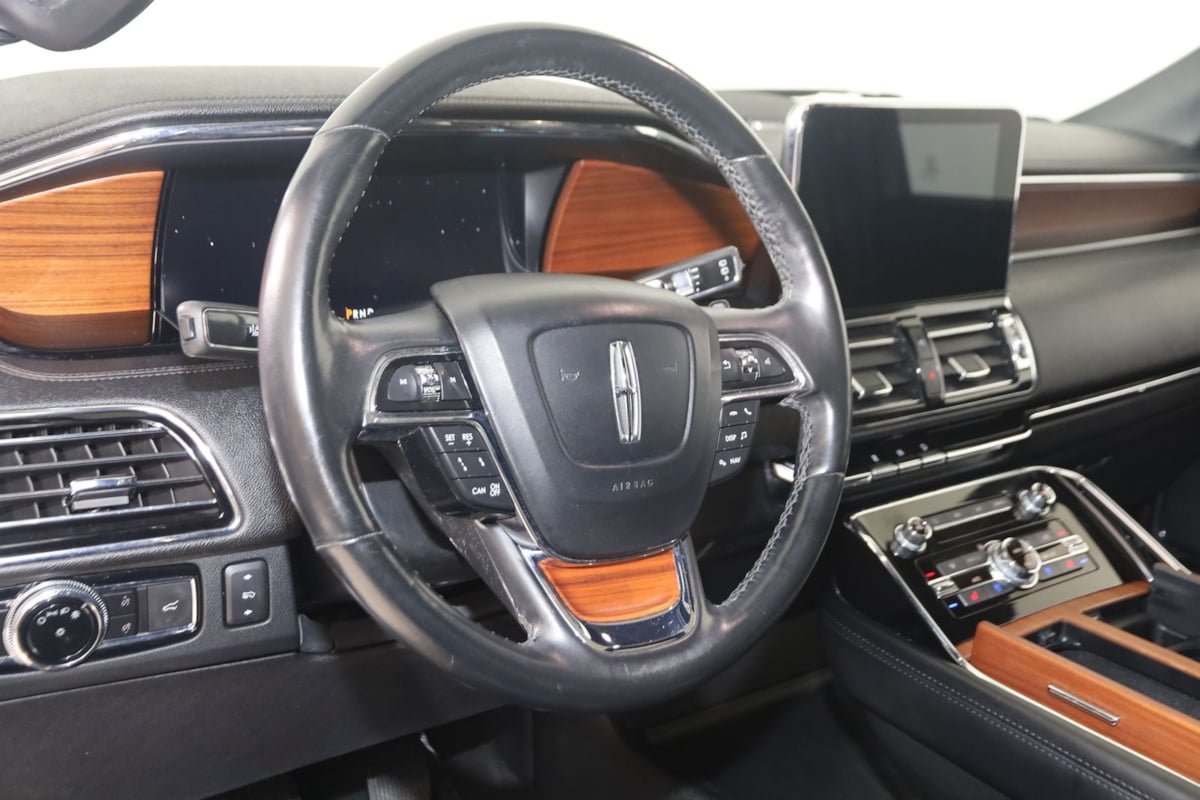 Used 2020 Lincoln Navigator Reserve AWD/4WD image 6