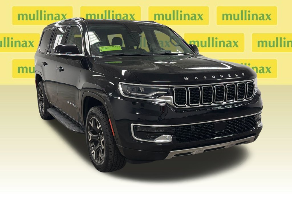 Used 2023 Jeep Wagoneer Series III w/ Preferred Equipment Group RWD image 2
