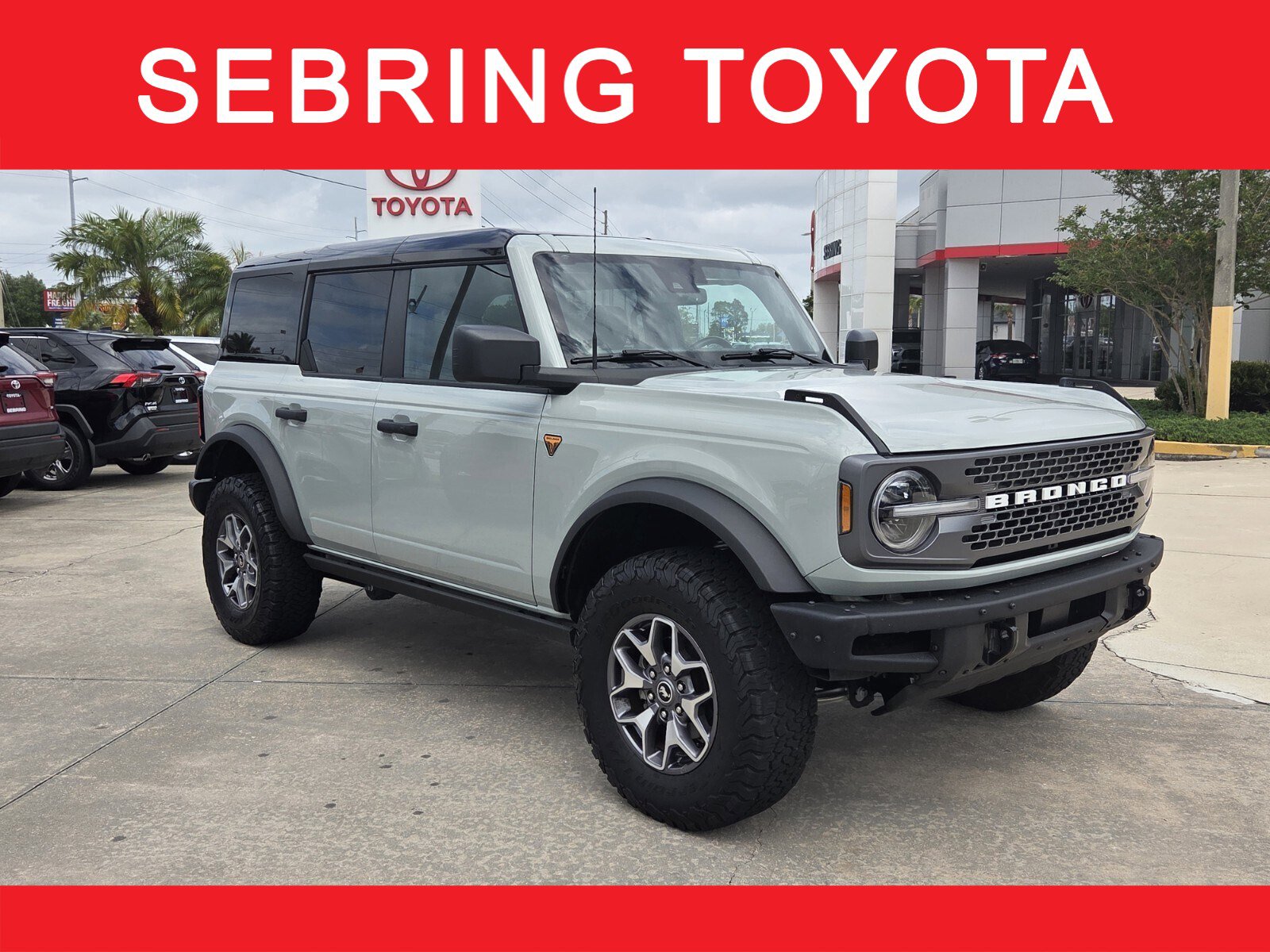 Used 2024 Ford Bronco Badlands image 1