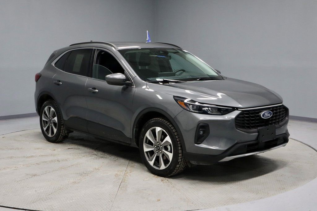 Certified 2025 Ford Escape Platinum image 1